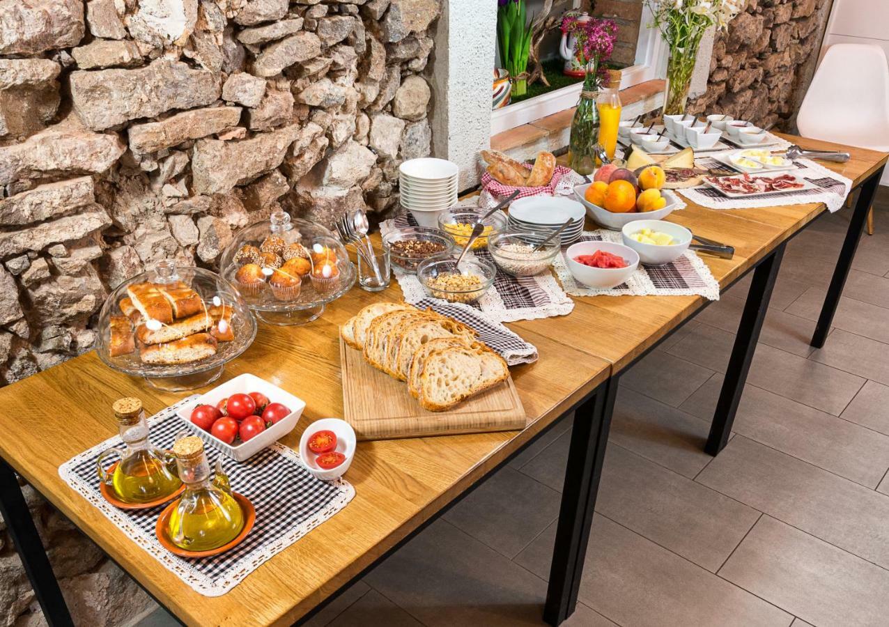 Emphasis Vendégház Casserres Kültér fotó